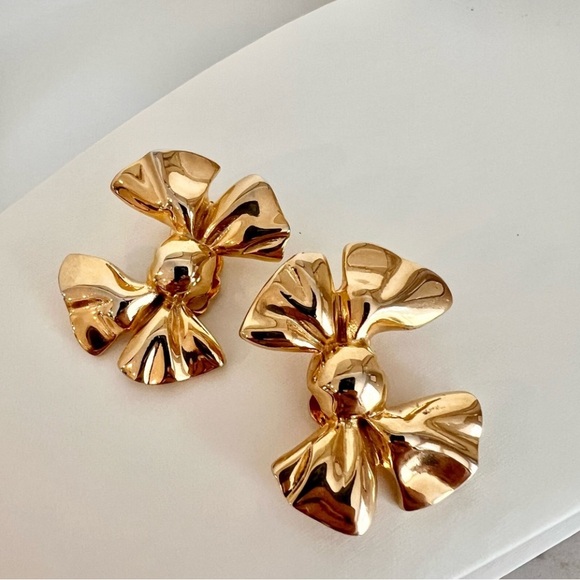 Vintage GIVENCHY Clip Earrings Signed - Picture 1 of 5